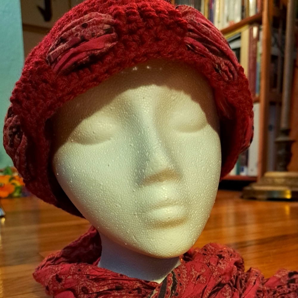 Gypsycraft crocheted hat w/scarf